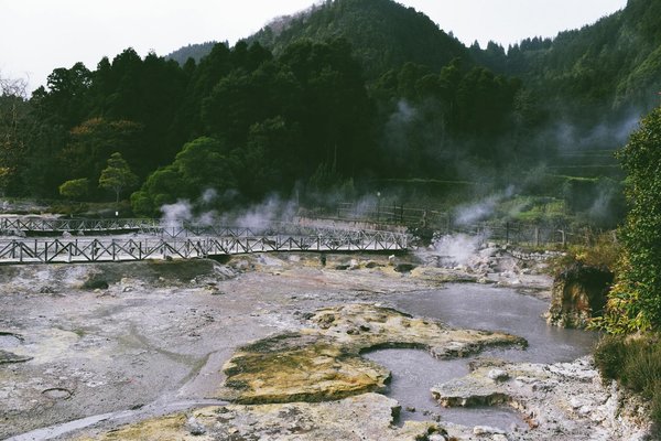 Où trouver les meilleures sources chaudes pour une baignade en pleine nature en Islande ?